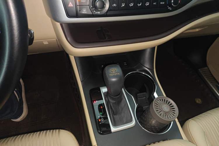 Used Toyota Highlander 2021 2.0T Four-Wheel Drive Elite Edition 7-Seater Gear Lever