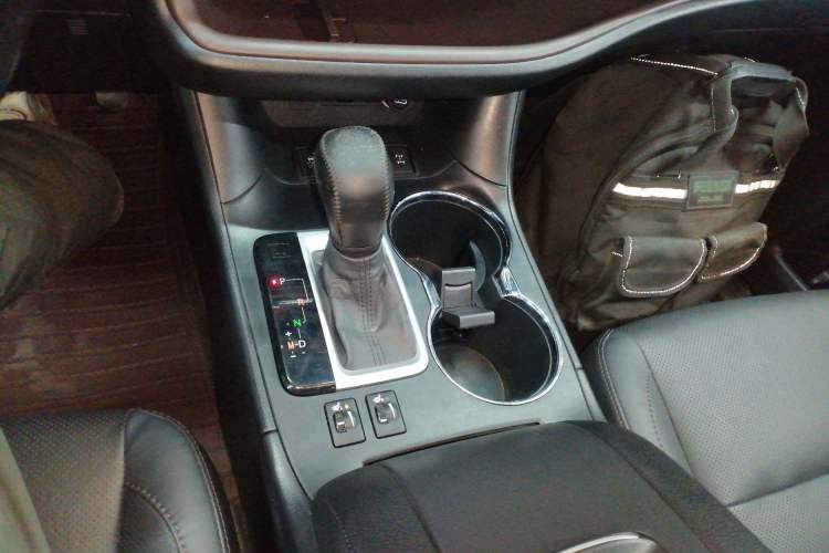 Used Toyota Highlander 2021 2.0T Four-Wheel Drive Prestige Version 7 Seats Gear Lever