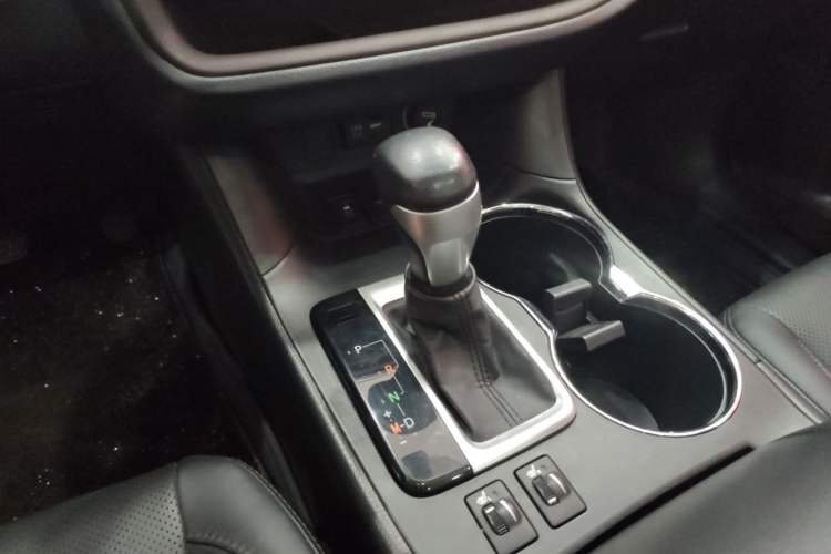 Used Toyota Highlander 2021 2.0T Four-Wheel Drive Prestige Version 7 Seats Gear Lever