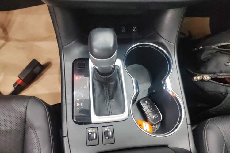 Used Toyota Highlander 2021 2.0T Four-Wheel Drive Prestige Version 7 Seats Gear Lever