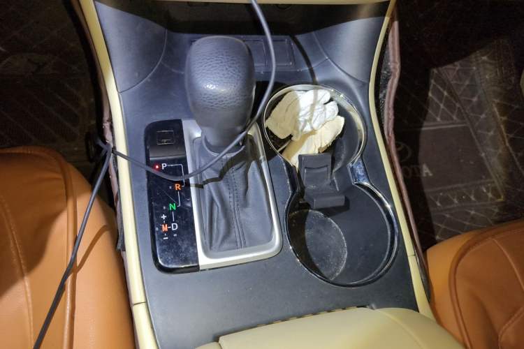 Used Toyota Highlander 2021 2.0T Two-Wheel Drive Elite Version 7-Seater Gear Lever