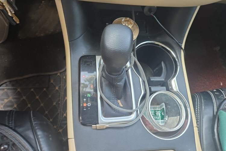 Used Toyota Highlander 2021 2.0T Two-Wheel Drive Elite Version 7-Seater Gear Lever