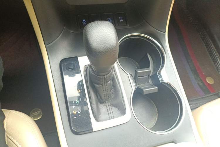 Used Toyota Highlander 2021 2.0T Four-Wheel Drive Elite Edition 7-Seater Gear Lever