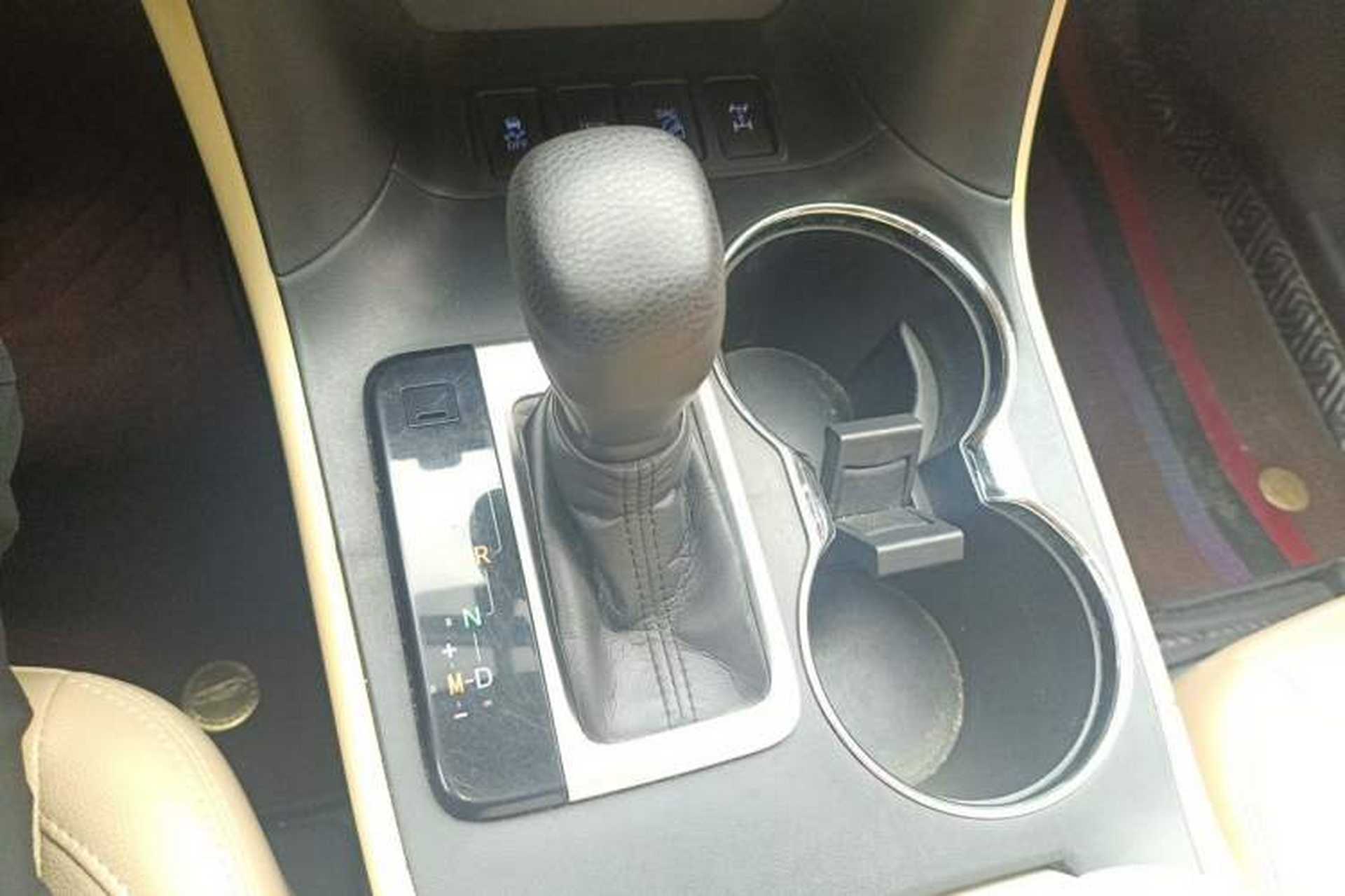 Used Toyota Highlander 2021 2.0T Four-Wheel Drive Elite Edition 7-Seater Gear Lever
