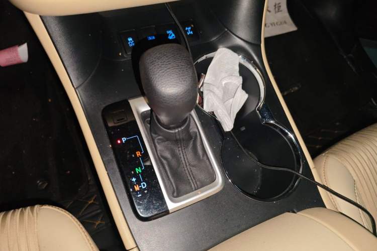 Used Toyota Highlander 2021 2.0T Four-Wheel Drive Elite Edition 7-Seater Gear Lever