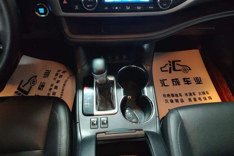 Used Toyota Highlander 2021 2.0T Four-Wheel Drive Prestige Version 7 Seats Gear Lever