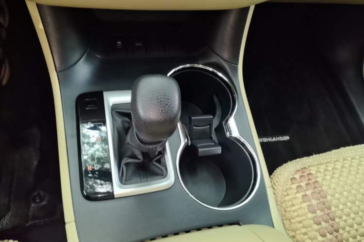 Used Toyota Highlander 2021 2.0T Two-Wheel Drive Elite Edition 5 Seats Gear Lever