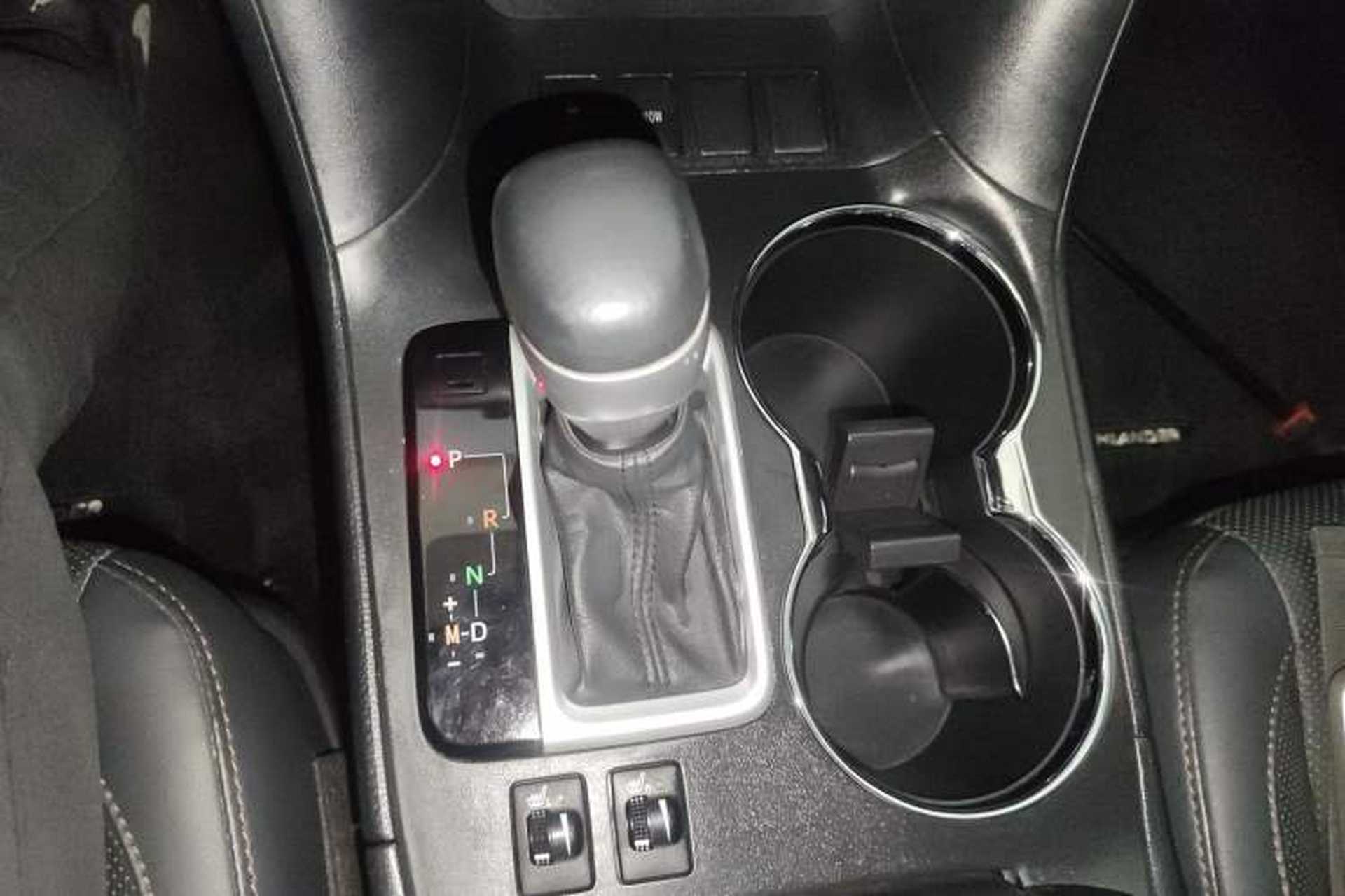 Used Toyota Highlander 2021 2.0T Two-Wheel Drive Luxury Edition 7 Seats Gear Lever