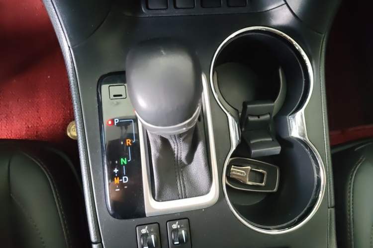 Used Toyota Highlander 2021 2.0T Four-Wheel Drive Prestige Version 7 Seats Gear Lever