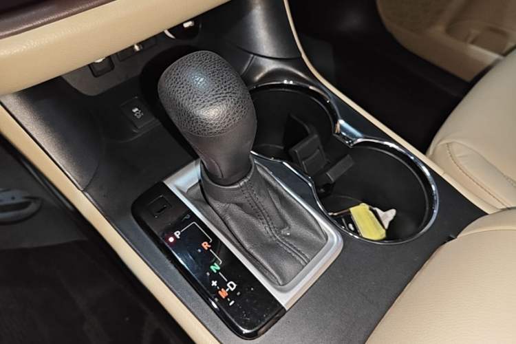 Used Toyota Highlander 2021 2.0T Four-Wheel Drive Elite Edition 7-Seater Gear Lever