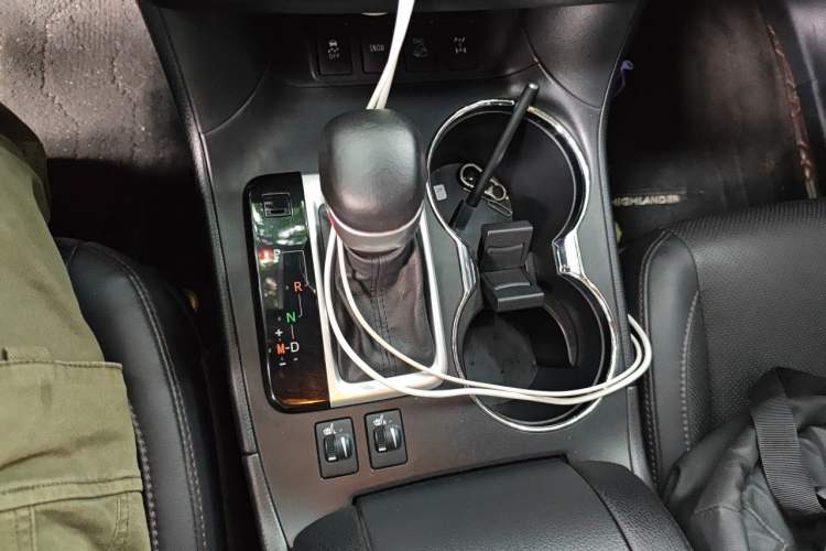 Used Toyota Highlander 2021 2.0T Four-Wheel Drive Prestige Version 7 Seats Gear Lever