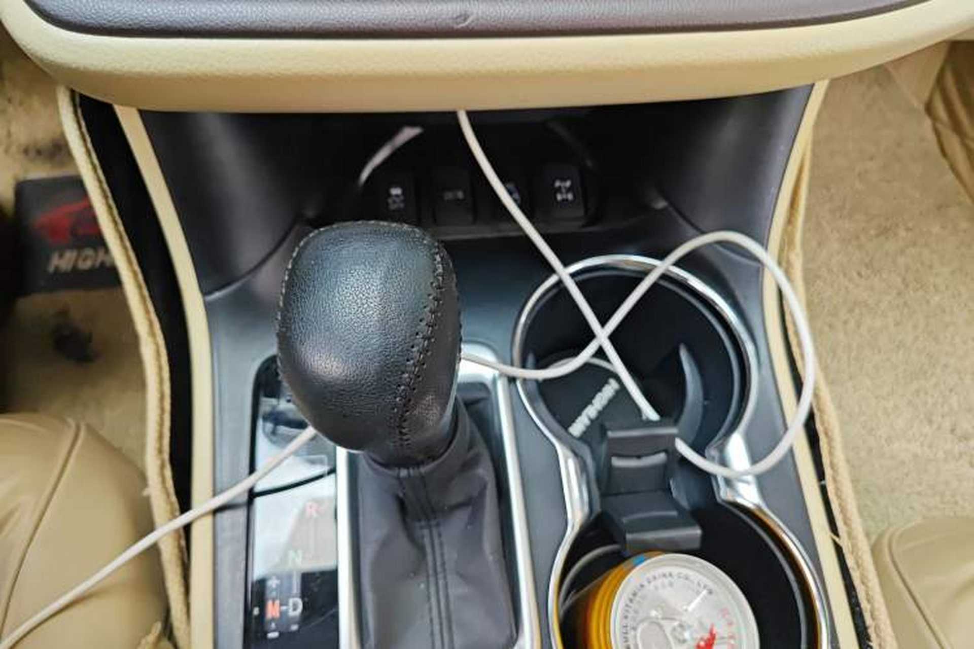 Used Toyota Highlander 2021 2.0T Four-Wheel Drive Elite Edition 7-Seater Gear Lever