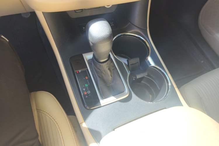 Used Toyota Highlander 2021 2.0T Four-Wheel Drive Elite Edition 7-Seater Gear Lever