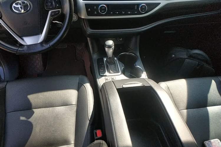 Used Toyota Highlander 2021 2.0T Four-Wheel Drive Prestige Version 7 Seats Gear Lever