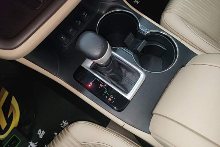 Used Toyota Highlander 2021 2.0T Four-Wheel Drive Elite Edition 7-Seater Gear Lever