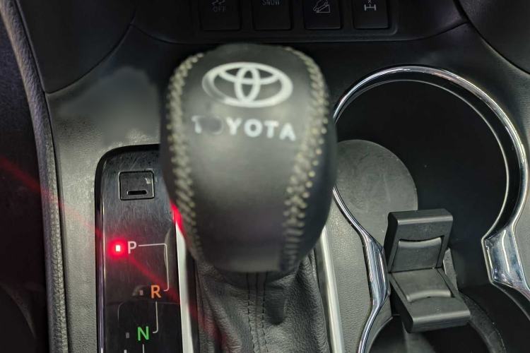 Used Toyota Highlander 2021 2.0T Four-Wheel Drive Prestige Version 7 Seats Gear Lever
