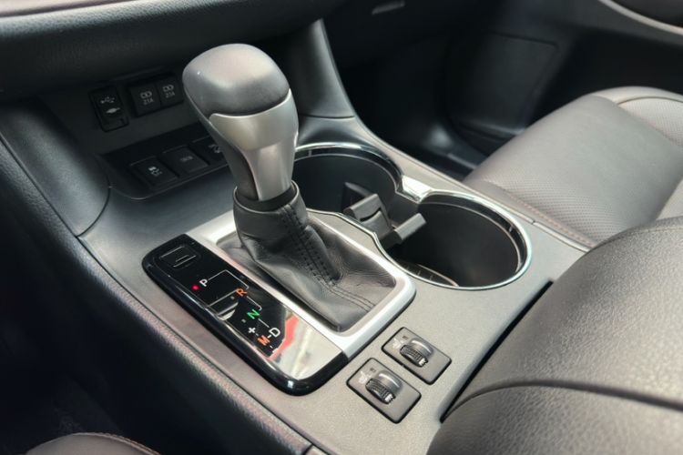 Used Toyota Highlander 2021 2.0T Four-Wheel Drive Prestige Version 7 Seats Gear Lever
