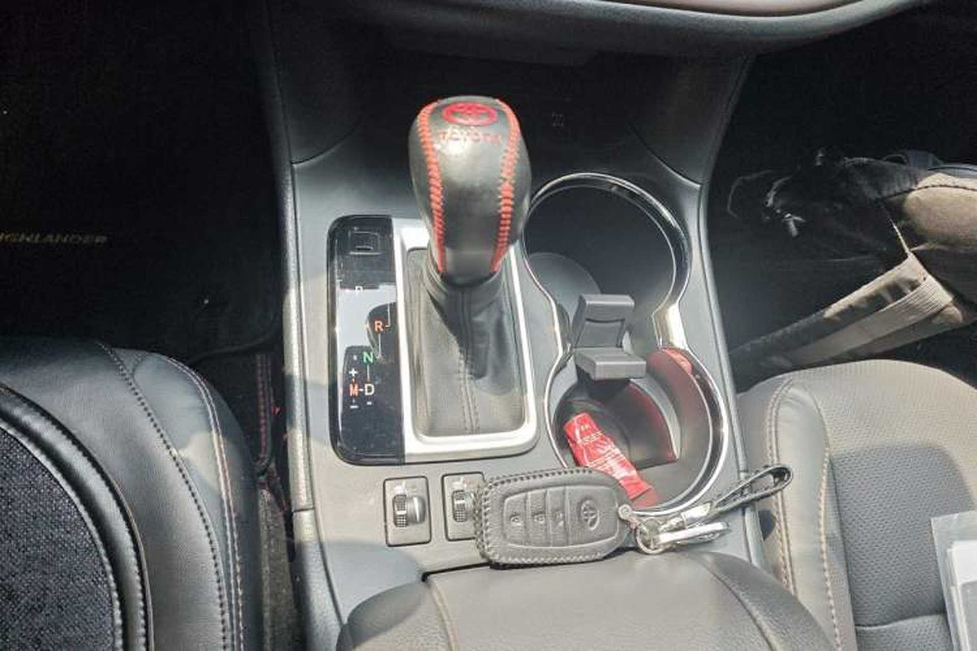 Used Toyota Highlander 2021 2.0T Four-Wheel Drive Prestige Version 7 Seats Gear Lever