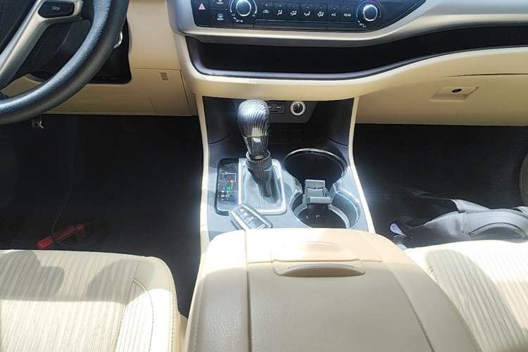 Used Toyota Highlander 2021 2.0T Two-Wheel Drive Elite Edition 5 Seats Gear Lever