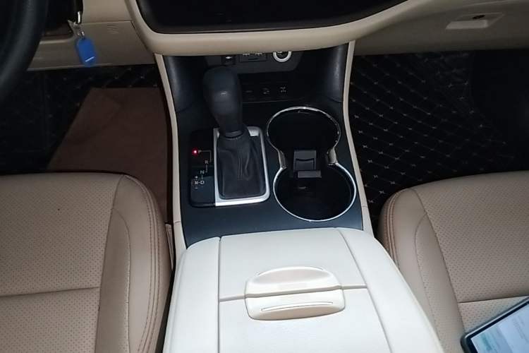 Used Toyota Highlander 2021 2.0T Four-Wheel Drive Elite Edition 7-Seater Gear Lever