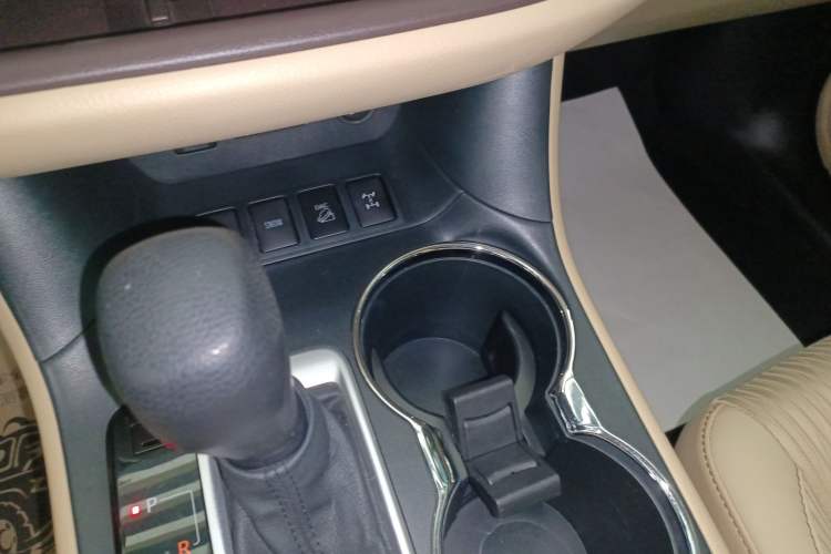 Used Toyota Highlander 2021 2.0T Four-Wheel Drive Elite Edition 7-Seater Gear Lever