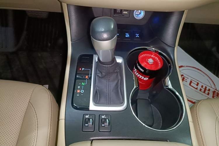 Used Toyota Highlander 2021 2.0T Four-Wheel Drive Prestige Version 7 Seats Gear Lever