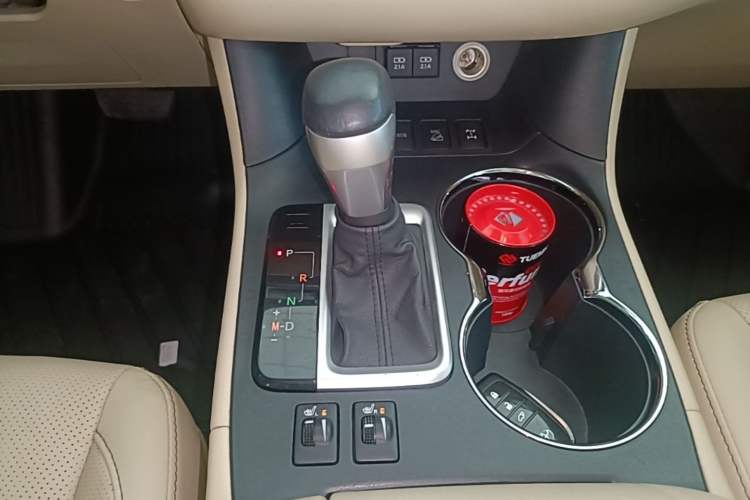 Used Toyota Highlander 2021 2.0T Four-Wheel Drive Prestige Version 7 Seats Gear Lever