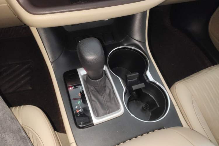 Used Toyota Highlander 2021 2.0T Two-Wheel Drive Elite Version 7-Seater Gear Lever