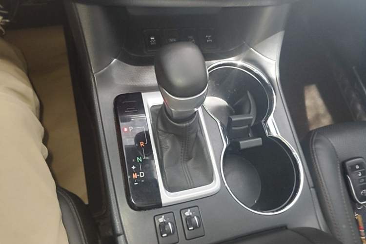 Used Toyota Highlander 2021 2.0T Four-Wheel Drive Prestige Version 7 Seats Gear Lever