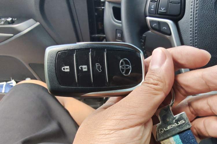 Used Toyota Highlander 2021 2.0T Four-Wheel Drive Prestige Version 7 Seats Gear Lever