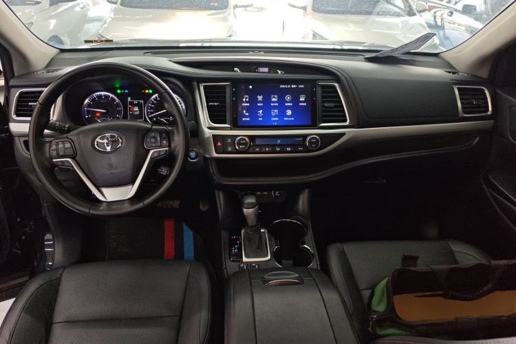 Used Toyota Highlander 2021 2.0T Two-Wheel Drive Luxury Edition 7 Seats Interior 2