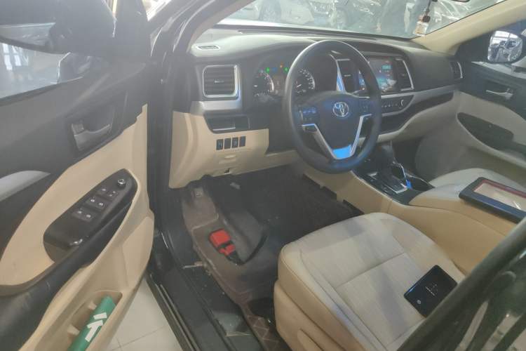 Used Toyota Highlander 2021 2.0T Four-Wheel Drive Elite Edition 7-Seater Interior 3