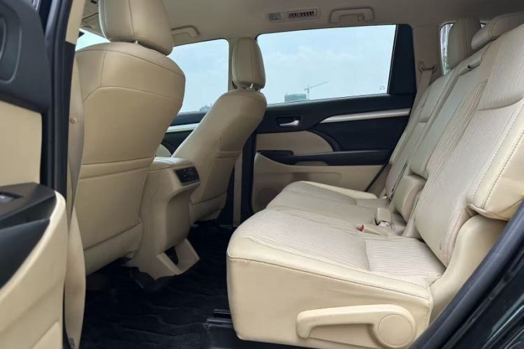 Used Toyota Highlander 2021 2.0T Two-Wheel Drive Elite Edition 5 Seats Interior 3
