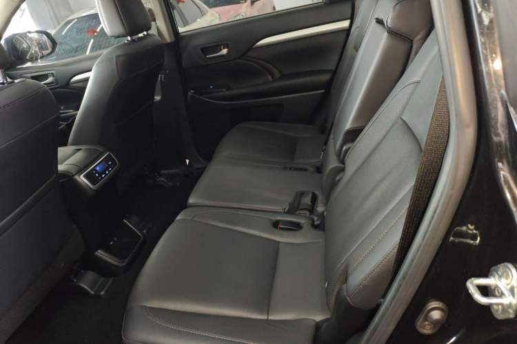 Used Toyota Highlander 2021 2.0T Two-Wheel Drive Luxury Edition 7 Seats Interior 4