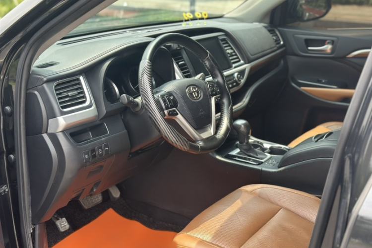 Used Toyota Highlander 2021 2.0T Four-Wheel Drive Knight Edition 7 Seats Interior 4