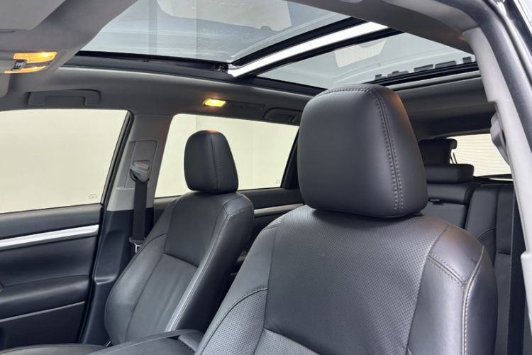 Used Toyota Highlander 2021 2.0T Four-Wheel Drive Luxury Edition 7 Seats Interior 9