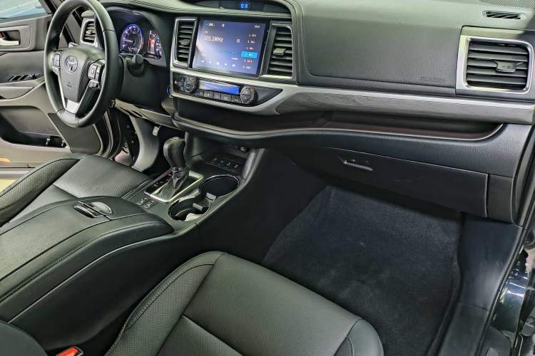 Used Toyota Highlander 2021 2.0T Four-Wheel Drive Prestige Version 7 Seats Interior 9