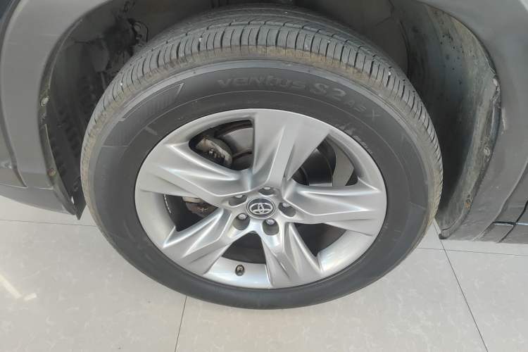 Used Toyota Highlander 2021 2.0T Four-Wheel Drive Luxury Edition 7 Seats Left Front Wheel Hub