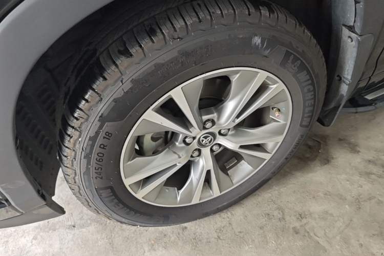 Used Toyota Highlander 2021 2.0T Four-Wheel Drive Elite Edition 7-Seater Left Front Wheel Hub
