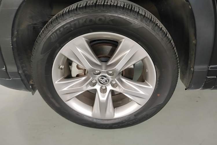 Used Toyota Highlander 2021 2.0T Four-Wheel Drive Luxury Edition 7 Seats Left Front Wheel Hub