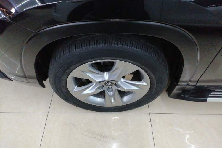 Used Toyota Highlander 2021 2.0T Four-Wheel Drive Prestige Version 7 Seats Left Front Wheel Hub