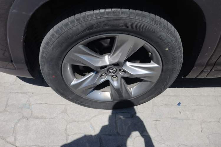 Used Toyota Highlander 2021 2.0T Four-Wheel Drive Luxury Edition 7 Seats Left Front Wheel Hub