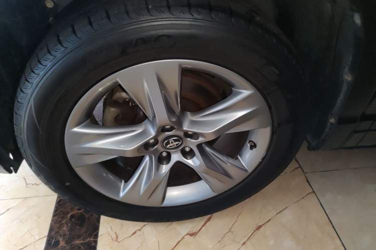 Used Toyota Highlander 2021 2.0T Four-Wheel Drive Luxury Edition 7 Seats Left Front Wheel Hub