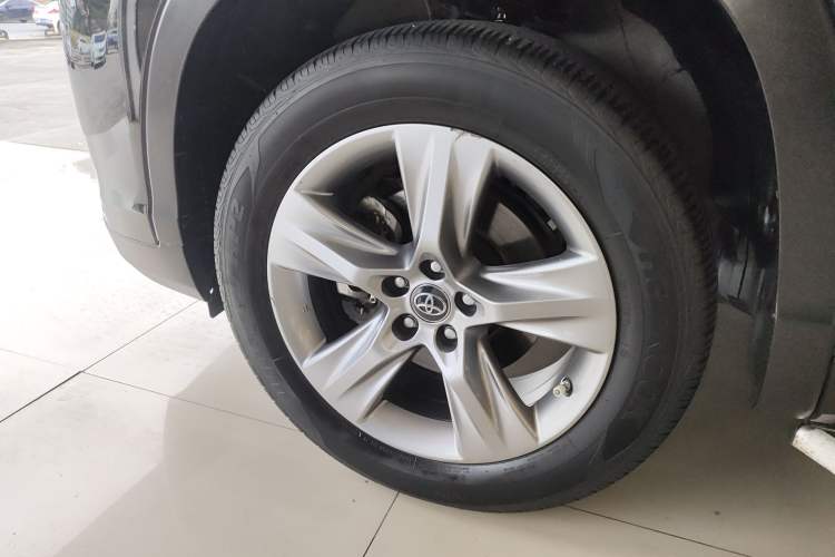 Used Toyota Highlander 2021 2.0T Two-Wheel Drive Luxury Edition 7 Seats Left Front Wheel Hub