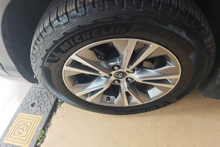 Used Toyota Highlander 2021 2.0T Four-Wheel Drive Elite Edition 7-Seater Left Front Wheel Hub