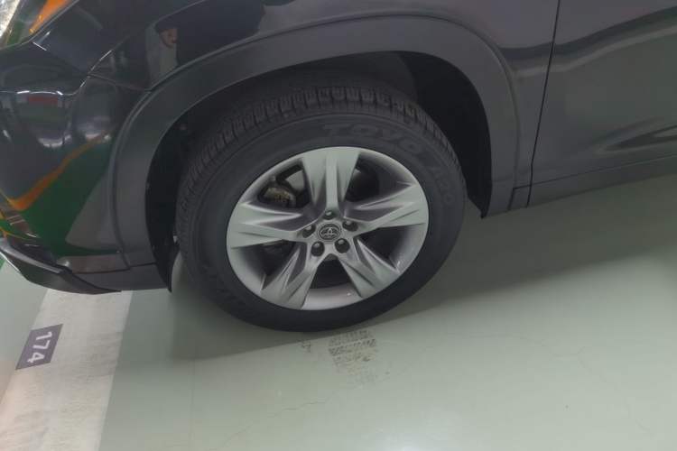 Used Toyota Highlander 2021 2.0T Four-Wheel Drive Luxury Edition 7 Seats Left Front Wheel Hub