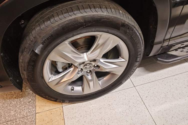 Used Toyota Highlander 2021 2.0T Four-Wheel Drive Luxury Edition 7 Seats Left Front Wheel Hub