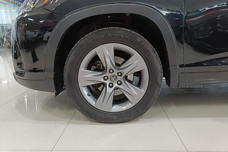 Used Toyota Highlander 2021 2.0T Four-Wheel Drive Prestige Version 7 Seats Left Front Wheel Hub