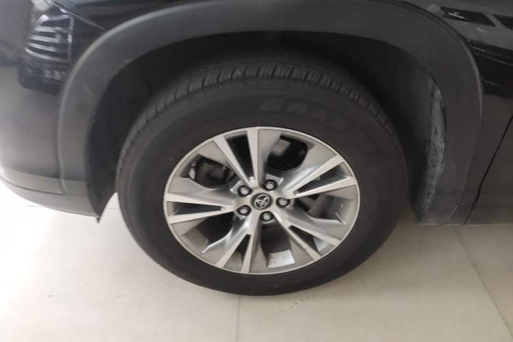Used Toyota Highlander 2021 2.0T Two-Wheel Drive Elite Version 7-Seater Left Front Wheel Hub