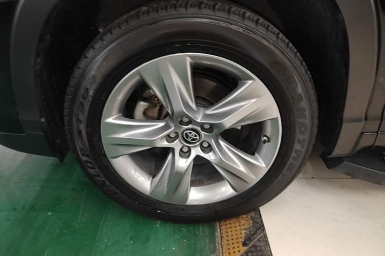 Used Toyota Highlander 2021 2.0T Four-Wheel Drive Luxury Edition 7 Seats Left Front Wheel Hub